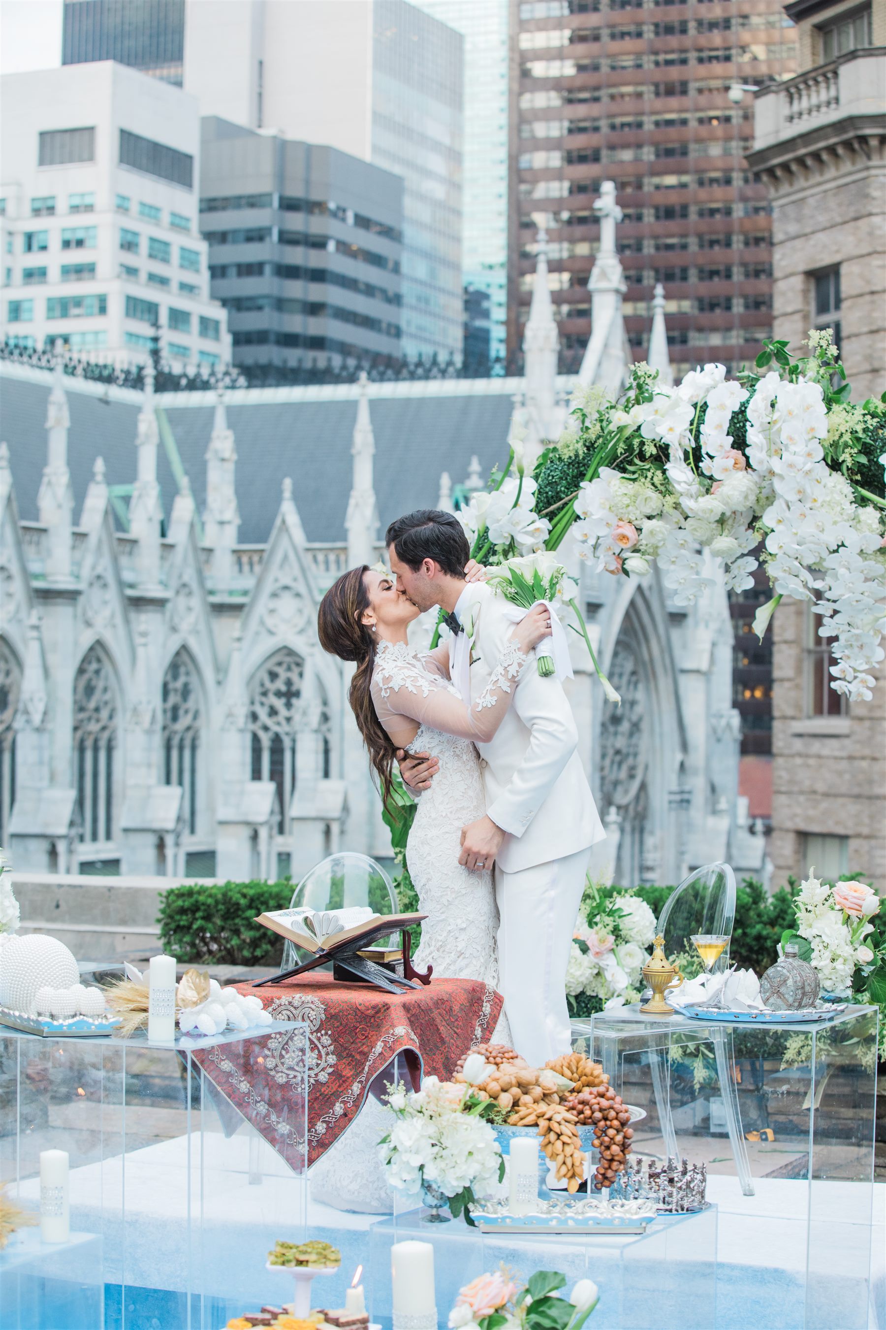 The first kiss at the arch