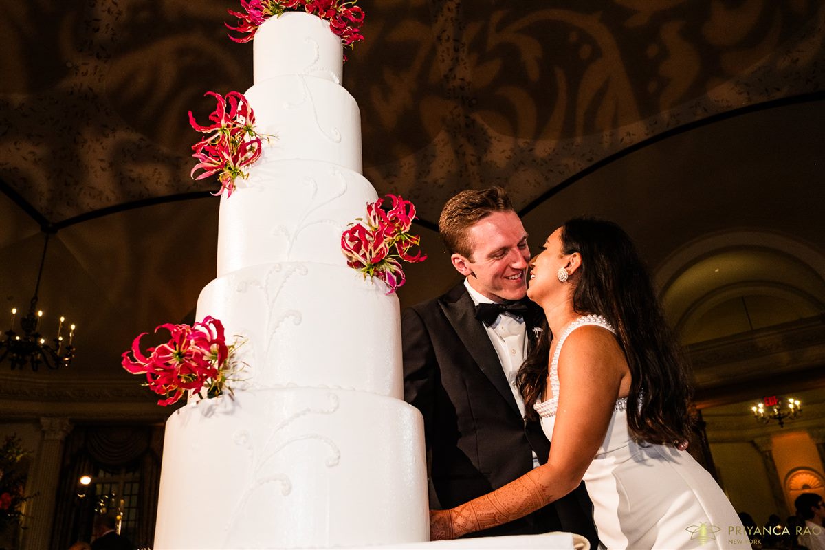 A kiss behind the cake