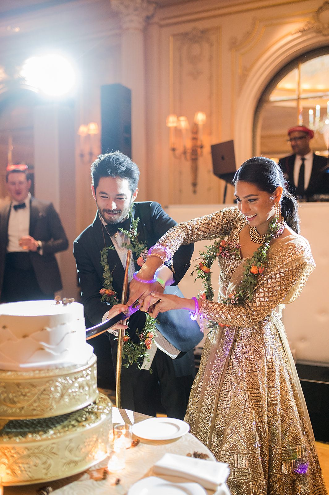 The cake, cut in garlands